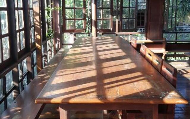 Ruean Mai Chai Khlong