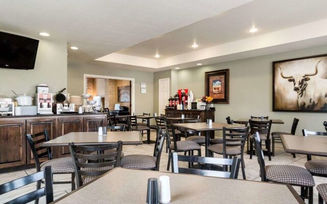 Motel 6 Junction, Texas - Llano River