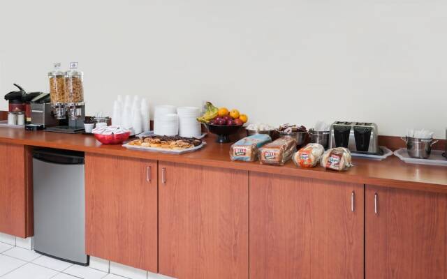 Super 8 Edmonton West