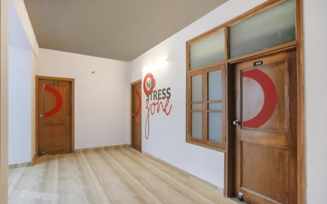 OYO 74943 Hotel Discovery