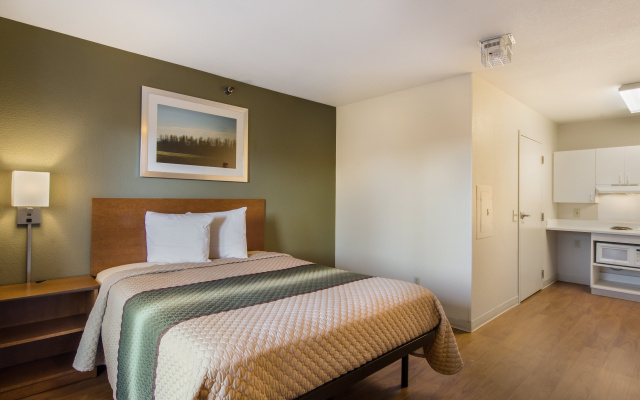 HomeTowne Studios By Red Roof Denver - Glendale/ Cherry Creek