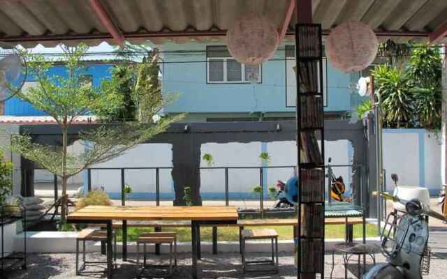 Hippy Du.hostel@82