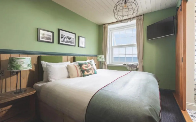 Rock Point Inn