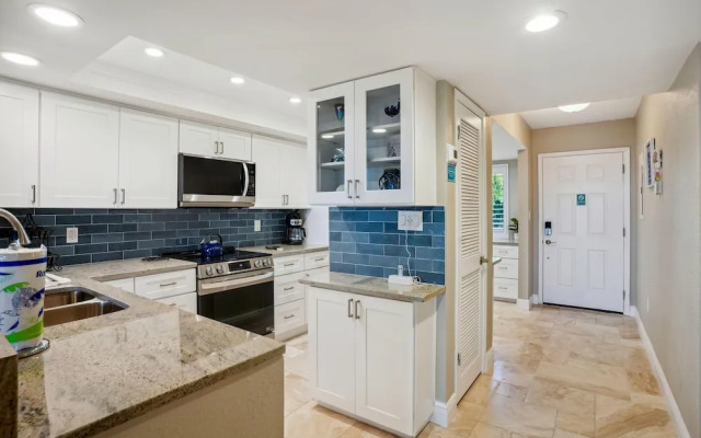 Land's End 7-203 Beach Front - Premier