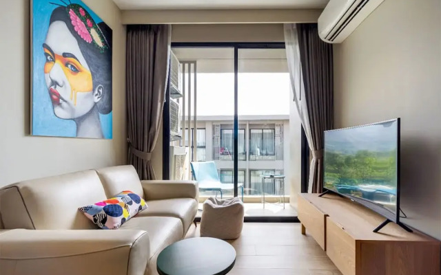 Diamond Condominium 2706