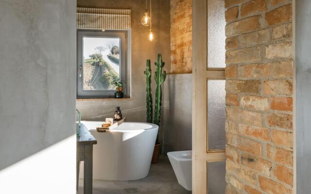 Charm and well-being in a rural setting. Dedicated to all those who seek comfort and style but love-Casa Rurale Botonto