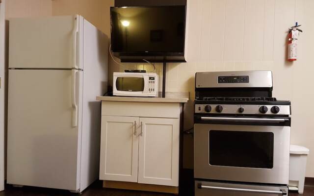 Holiday Motel & RV Resort