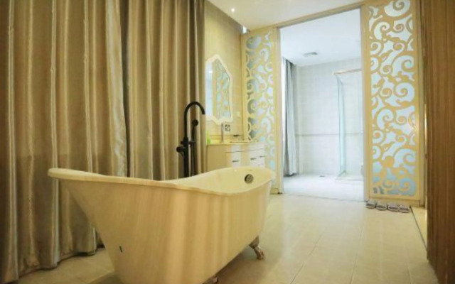 Yilujiu Business Hotel