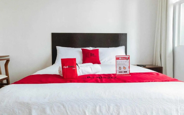 RedDoorz Plus @ Banawe Quezon City Weekly Stay