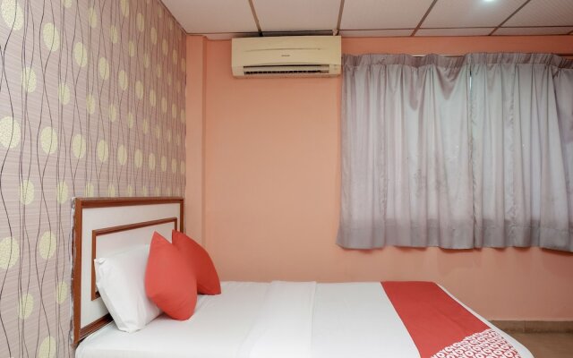 OYO 90167 Hotel Tiara