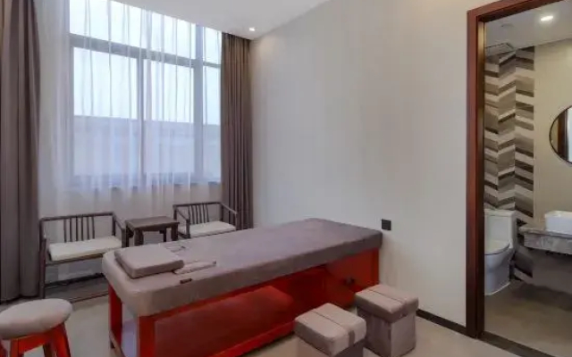 Binhai Station Hotel