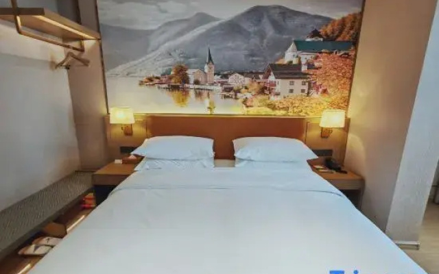 Vienna International Hotel (Huoyanshan Road, Grape Valley, Turpan)