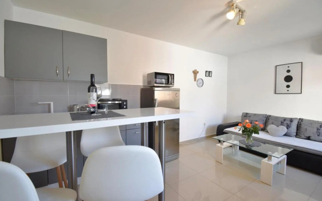 City Centre Apartment with terrace 2