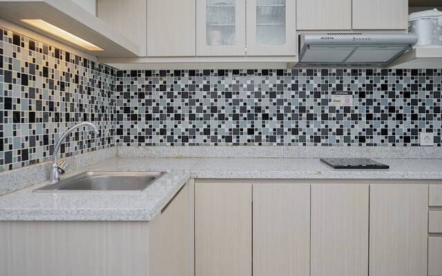 Modern Look And Comfy 2Br At Casa De Parco Apartment