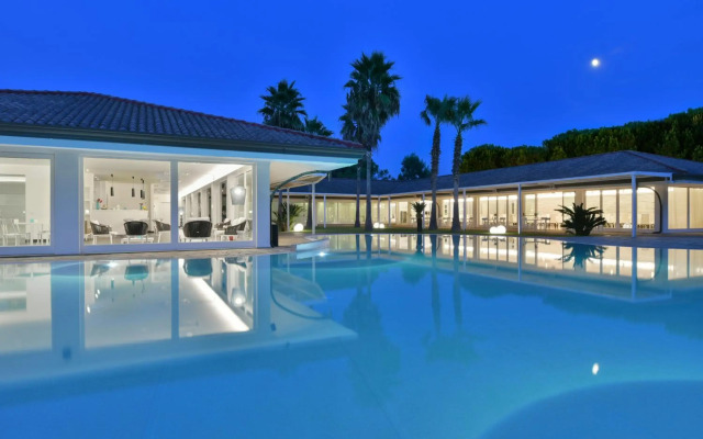Heracles Village Hotel