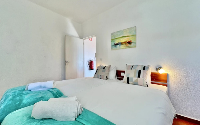 Albufeira Skylight 2 by Homing