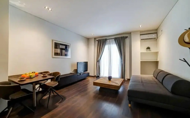 Classy and Stylish Apartment Next to Hilton
