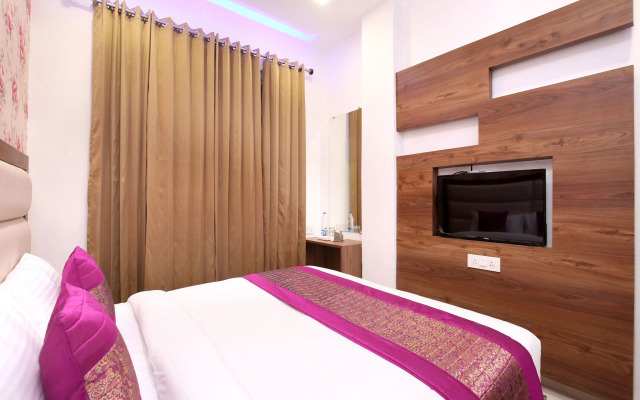 OYO 15208 Hotel Unique