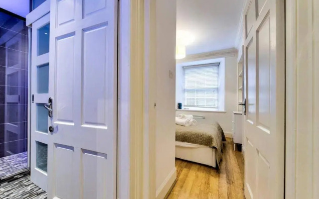 Ultra Modern, West End Village, Refurbished 1 bed