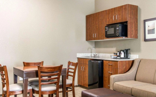 Comfort Suites West Omaha