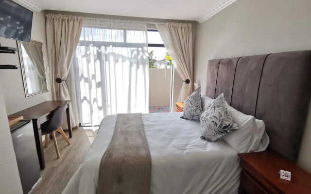 Lucolo Palace B&B - East London