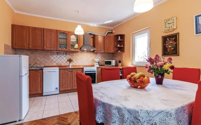 Stunning Apartment in Rovanjska With 3 Bedrooms and Wifi
