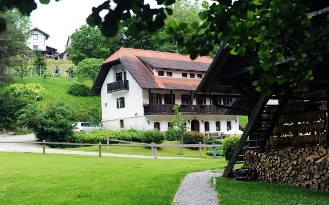 Turisticna Kmetija Seruga