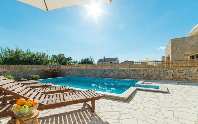 Beautiful Villa in Privlaka With Heated Swimming Pool