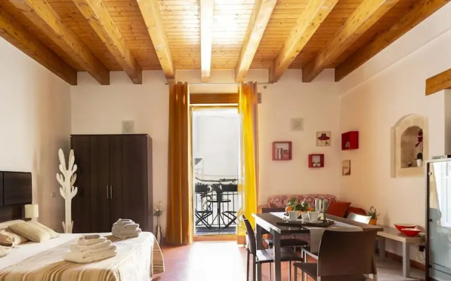 Salomone Apartment 15 With Terrace by Wonderful Italy