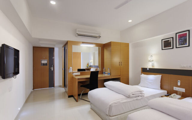 Hi5 Hotel & Experience