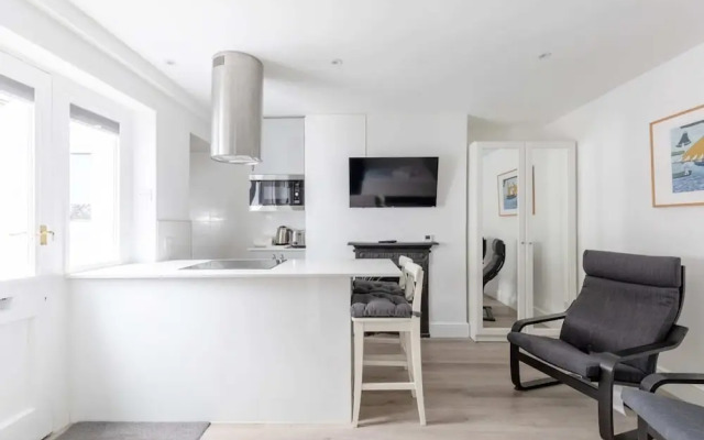 Sleek & Well-connected Studio Flat Archway!