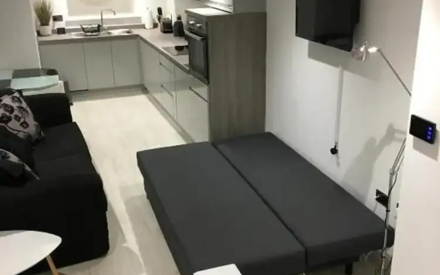Spacious1br-6guests-walktoshops-fastwifi