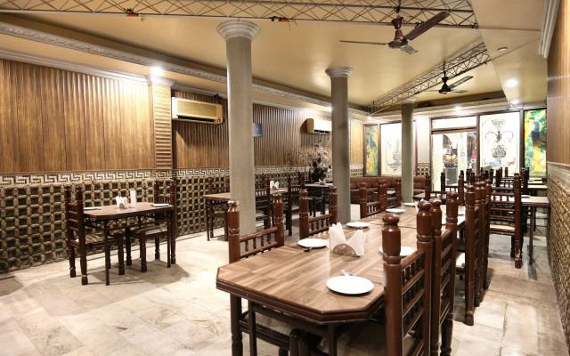 Hotel Sallow International