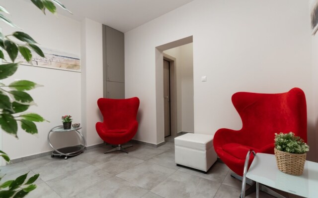 Alekos Apartments 2 Netflix, Self Check-In