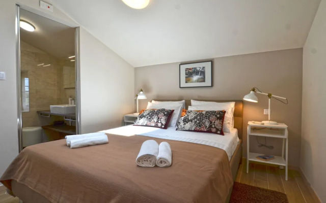 Tranquil Getaway With Shared Pool in Bale