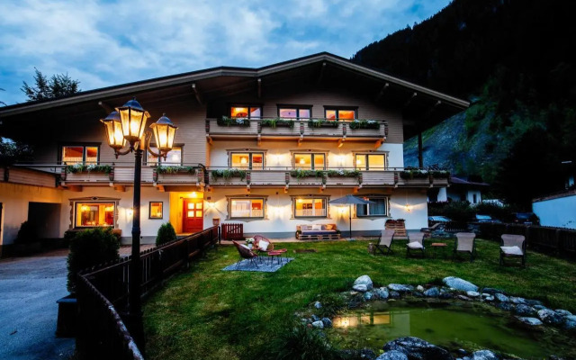 PineTree Lodge