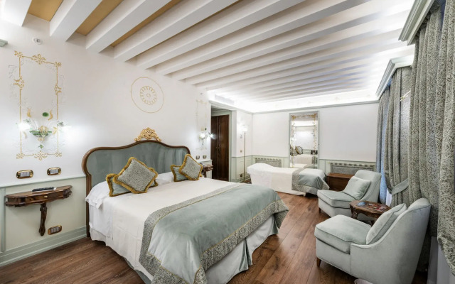 Monaco & Grand Canal Hotel