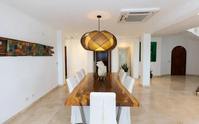 Villa Carisma by Acomodo Vistamar