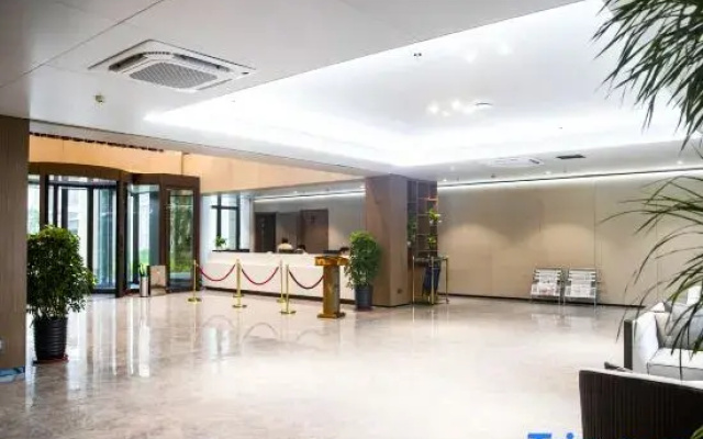 Yangzi Tianyue Hongshan Hotel