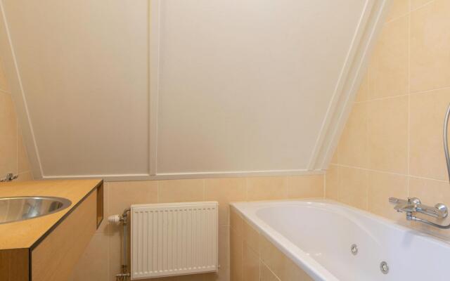 Restyled House With Three Bathrooms, Breda at 10km