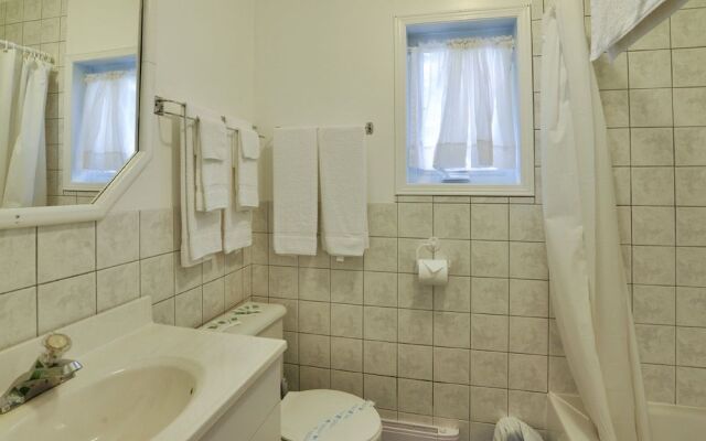 Oakwood Motel
