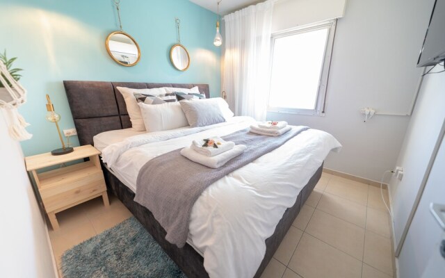 Stylish 2Bdr Apartment And Balcony