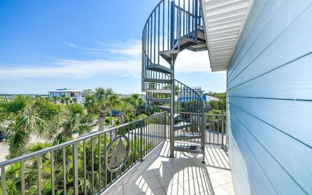Coastal Cove by AMI Locals