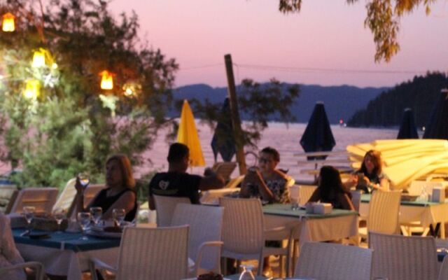 Albatros Beach Restaurant & Butik Otel