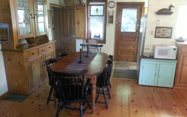 Port Albert Inn and Cottages