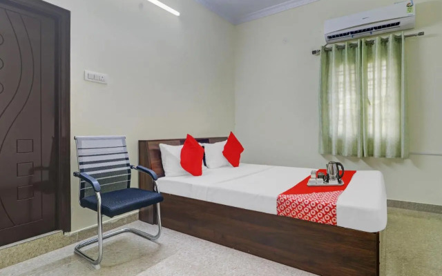 OYO 70303 S V Residency Kajaguda