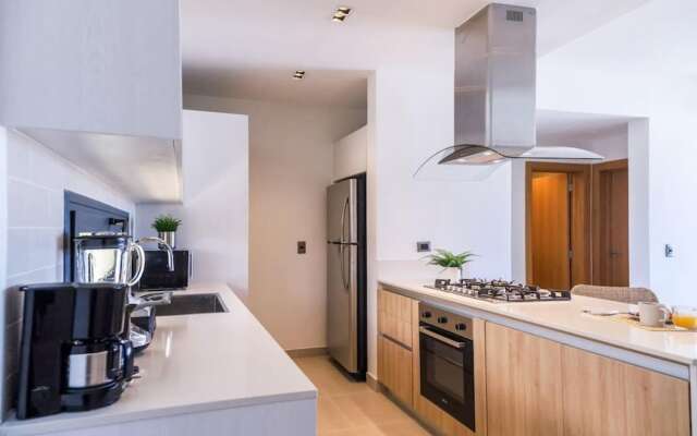Elegant and Spacious Penthouse With Ocean View