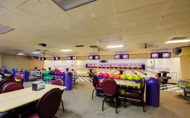 American Best Inn By OYO I-35 Perry near Lake McMurtry