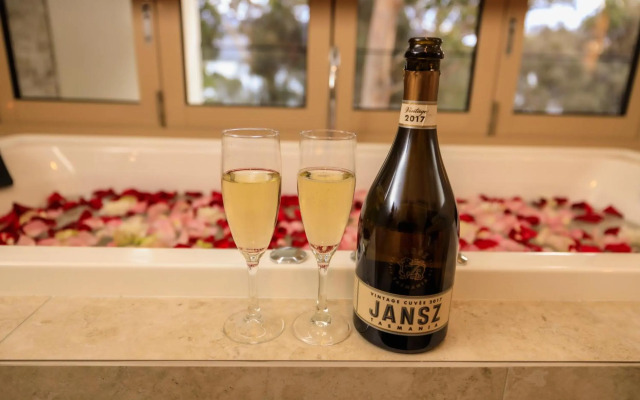 Absolute Oceanfront Bruny Island Secrets Retreat