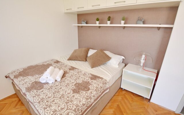 Studio Dimitris II Apartments